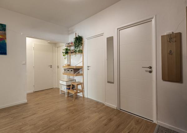 ZNÍŽENÉ NA PREDAJ  4-IZBOVÝ BYT – BRATISLAVA - VRAKUŇA 82 m²