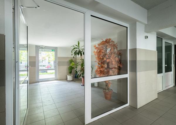 ZNÍŽENÉ NA PREDAJ  4-IZBOVÝ BYT – BRATISLAVA - VRAKUŇA 82 m²