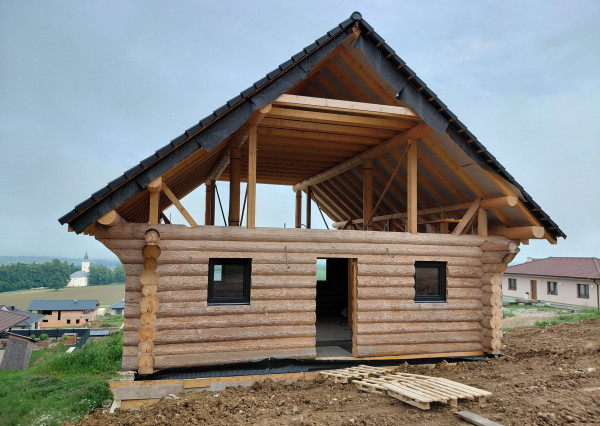 Na predaj zrubový dom Necpaly