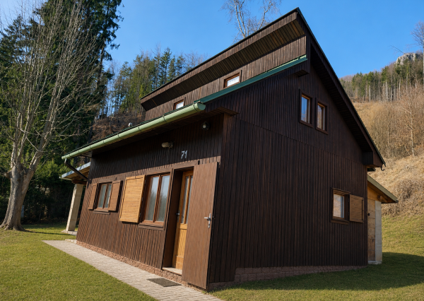 NA PREDAJ CHATA - SKLABIŇA - BLÍZKO ZÁMKU 1948m2