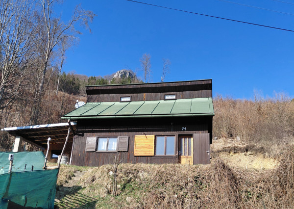 NA PREDAJ CHATA - SKLABIŇA - BLÍZKO ZÁMKU 1948m2