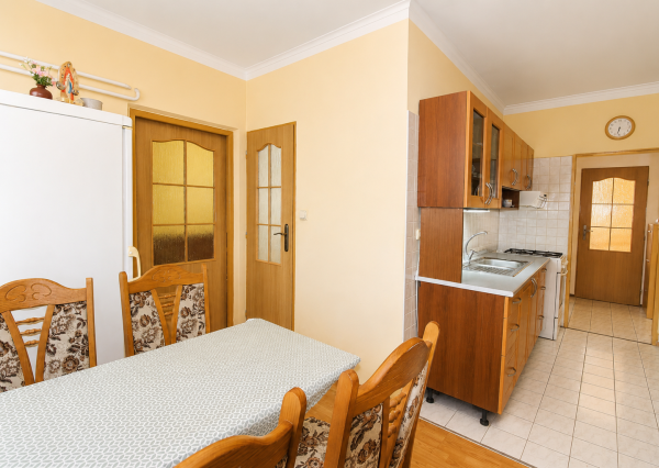 NA PREDAJ - 2,5 izbový byt v centre mesta Hlohovec