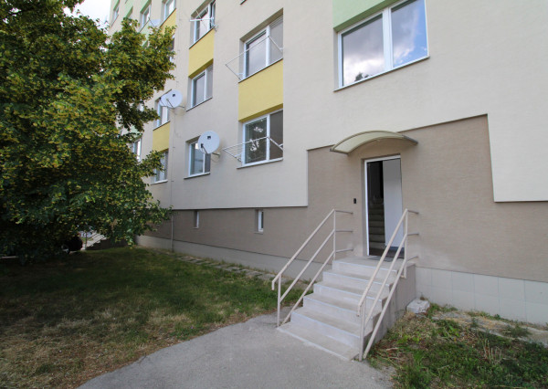 NA PREDAJ - 2,5 izbový byt v centre mesta Hlohovec