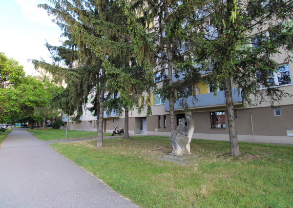 NA PREDAJ - 2,5 izbový byt v centre mesta Hlohovec