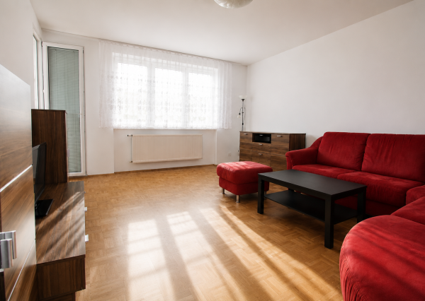 NA PRENÁJOM - 2 - izbový byt v centre Piešťan s parkovaním