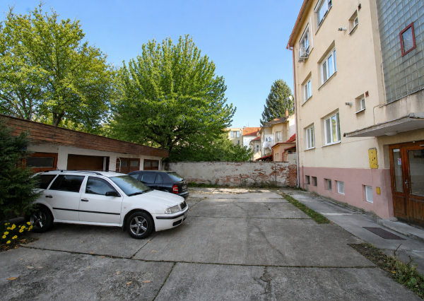 NA PRENÁJOM - 2 - izbový byt v centre Piešťan s parkovaním