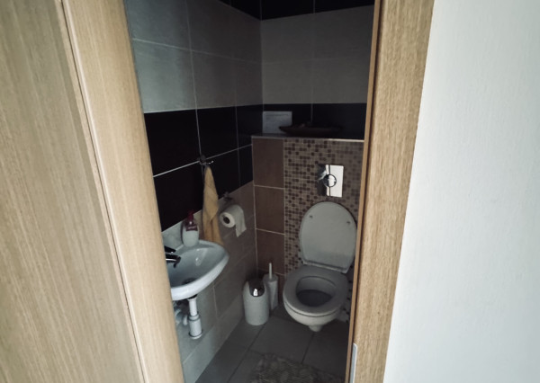🔥 NA PREDAJ – 3-IZBOVÝ ŠTÝLOVÝ APARTMÁNOVÝ BYT.
