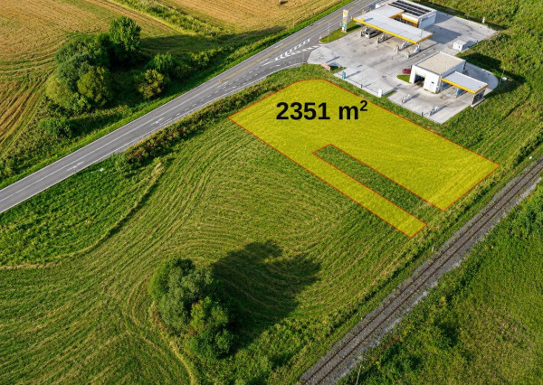 🌾  POZEMOK-2 351 m², PRI VSTUPE DO STAREJ ĽUBOVNE