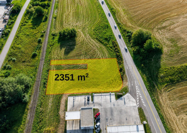 🌾  POZEMOK-2 351 m², PRI VSTUPE DO STAREJ ĽUBOVNE