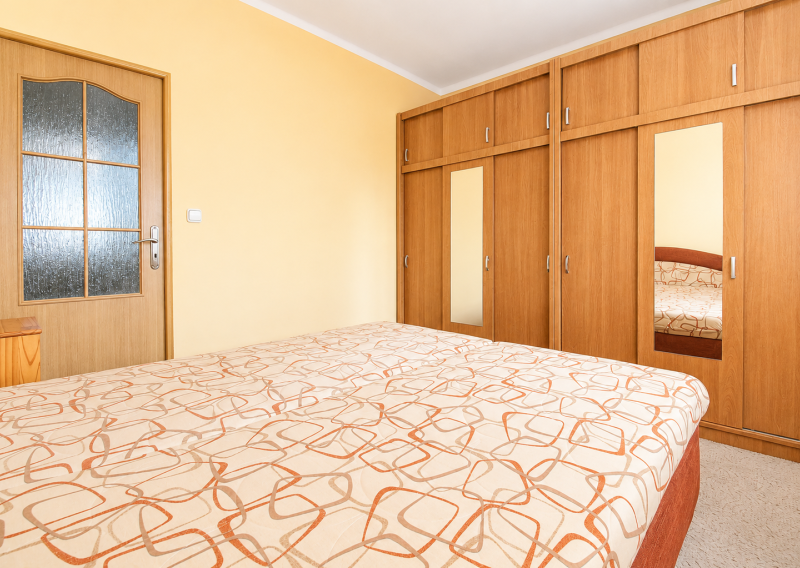 NA PREDAJ - 2,5 izbový byt v centre mesta Hlohovec